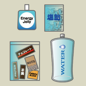 行動食、おにぎり、パン、チョコレート、ゼリー飲料など）、非常食（カロリーメイト、羊羹など）、十分な水を少し多めに用意