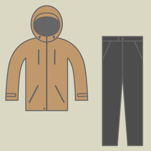 レインウエアは上下セパレート型が必須。防寒着としても非常に役に立つ